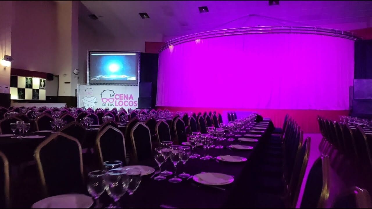 Restaurante espectáculo ✨ La Cena de los Locos en Valencia – Magia, y fiesta para tu despedida